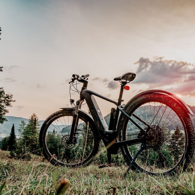 Mobilità sostenibile: arriva la prima e-bike con autonomia di 360 km Mobilità sostenibile: arriva la prima e-bike con autonomia di 360 km