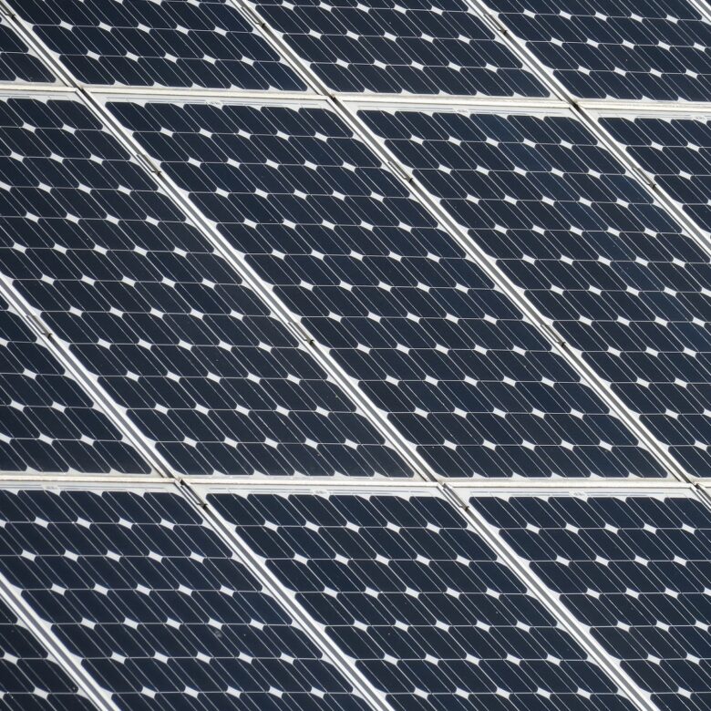 Fotovoltaico: arriva la soluzione risparmio con i pannelli inclinati e pure portatili! Fotovoltaico: arriva la soluzione risparmio con i pannelli inclinati e pure portatili!