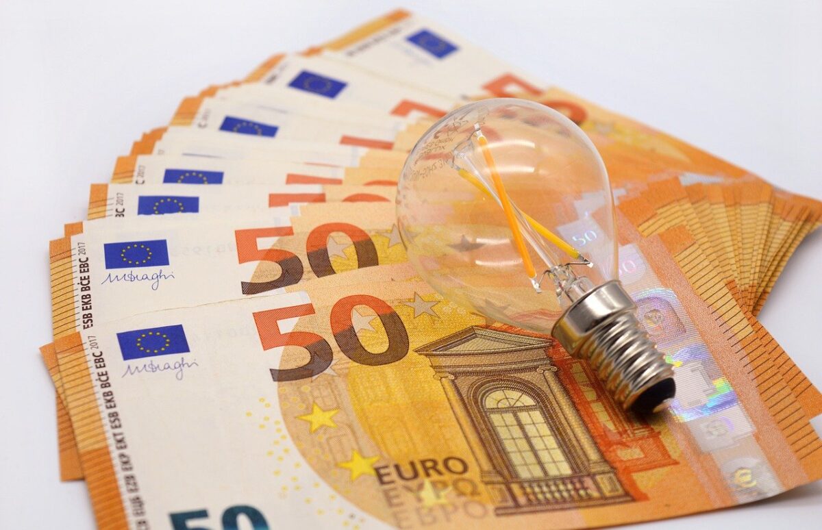 Bollette gas e luce: a settembre attesa nuova stangata Bollette gas e luce: a settembre attesa nuova stangata
