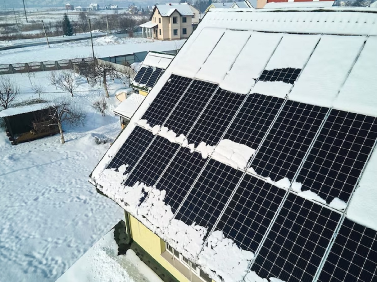 Snow-Free Solar: rivoluzionario rivestimento per pannelli solari ottimizza efficienza energetica Snow-Free Solar: rivoluzionario rivestimento per pannelli solari ottimizza efficienza energetica