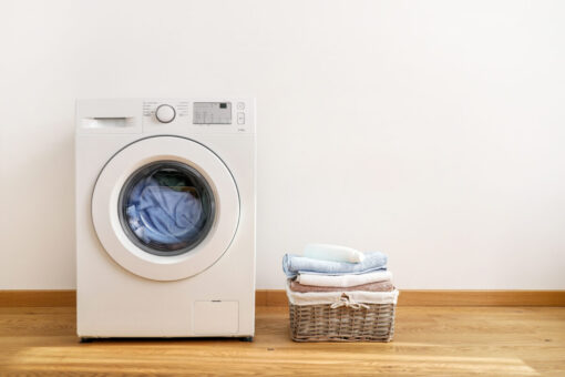 Quando è consentito fare la lavatrice in condominio? Orari e normativa